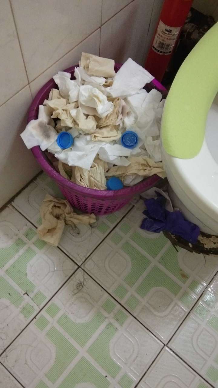因为那会说好了垃圾桶是我们两个女生来姨妈放姨妈巾,我来姨妈那段