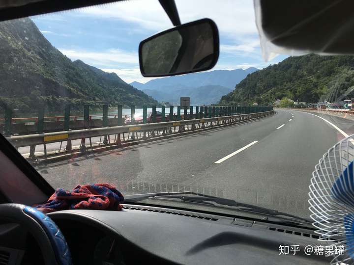 接受了师傅锤炼之后,现在大学毕业一年了,自己单人开车无论什么路一