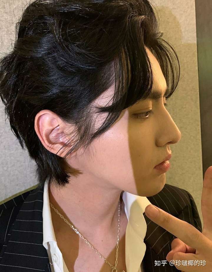 你认为娱乐圈男星颜值天花板是谁?