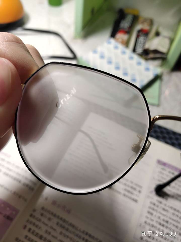 怎么鉴定依视路镜片真假?