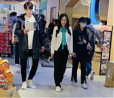 杨幂许凯同框路透一己之力带飞整个公司爱的二八定律