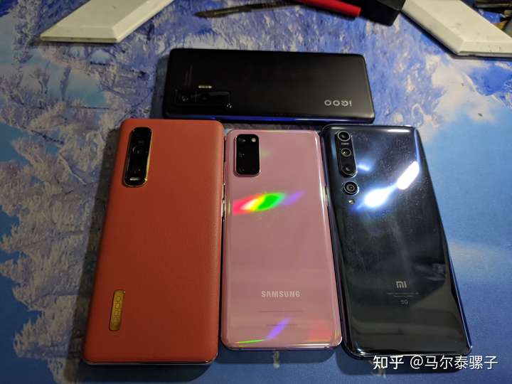 去年买了oppo的findx2pro 三星s20 小米10pro iqoo5pro,体验最好的就