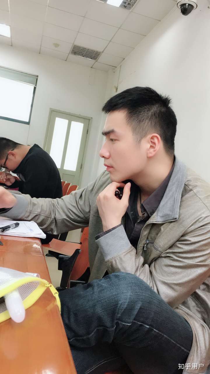 你见过的最好看的男生长什么样子?