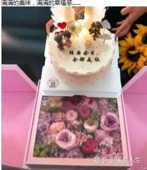 和女朋友同一天生日,过几天就是我们第一次在一起过生日,生日蛋糕上