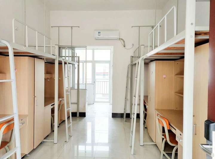 桂林医学院的宿舍条件如何?校区内有哪些生活设施?