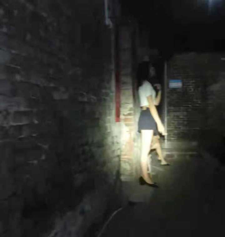 为什么很多年轻漂亮的女孩子去站街?
