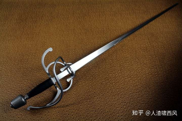 谢邀  侧剑就是迅捷剑的前身,民间决斗用的武器