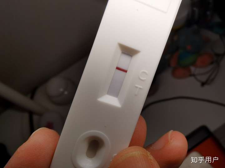 早孕试纸上有一条浅的几乎看不见的红色,是怀孕吗?