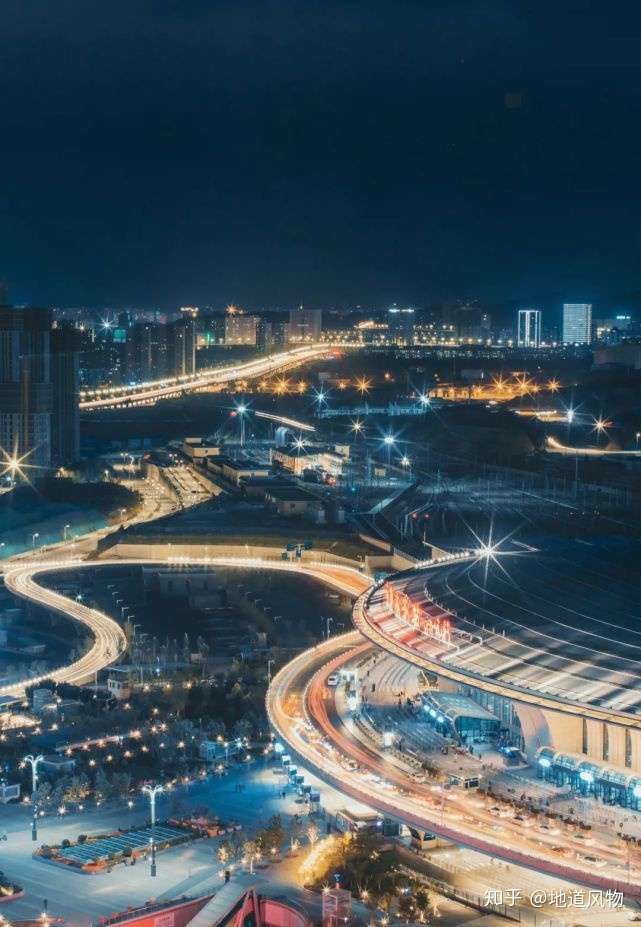 乌鲁木齐,是地球上距离海洋最远的城市.