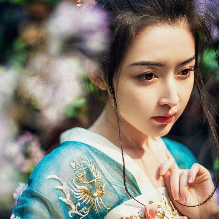 推荐 林caroline(这就是她的微博名)  美女插画师李晓林( _   图源