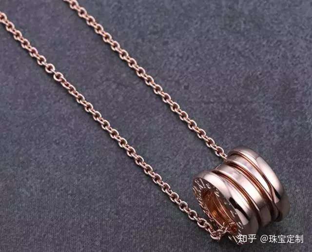 宝格丽的弹簧项链和梵克雅宝的四叶草项链哪个更值得买?图片