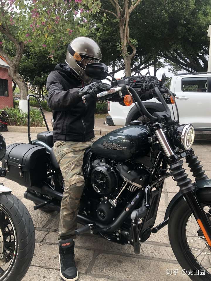 印第安scout bobber,哈雷街霸,哈雷路威该怎么选?