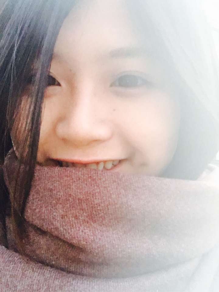 既有虎牙又有酒窝还有雀斑的女孩子是什么样的?