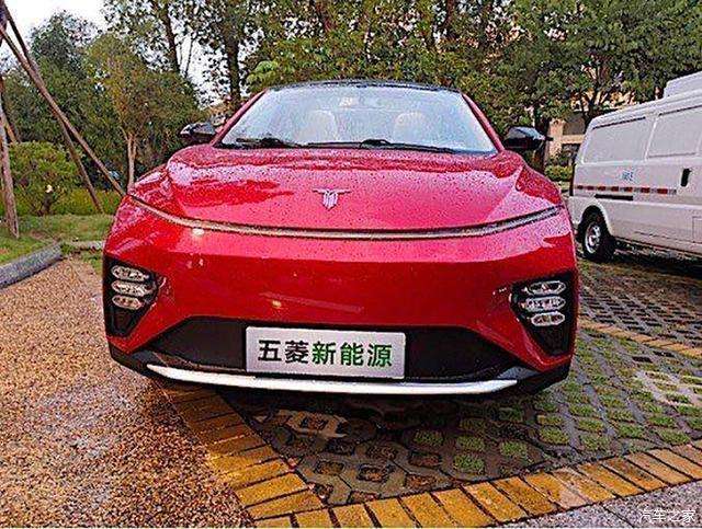 五菱纯电轿跑曝光,换logo配隐藏把手,和小鹏撞脸?