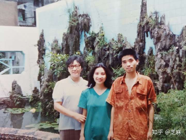 一起来晒晒父母年轻时的照片吧~?