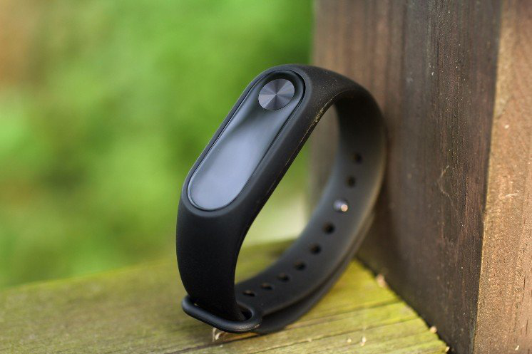 为什么小米手环3后面的灯老是亮_小米手环三个灯一直微亮_小米手环2后面的灯