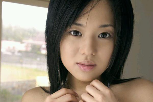 怎么拍妹子会显得胸很大?