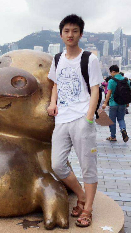 朋友圈一枚秀气的男孩子,真的不算帅,但是看着很舒服啊.