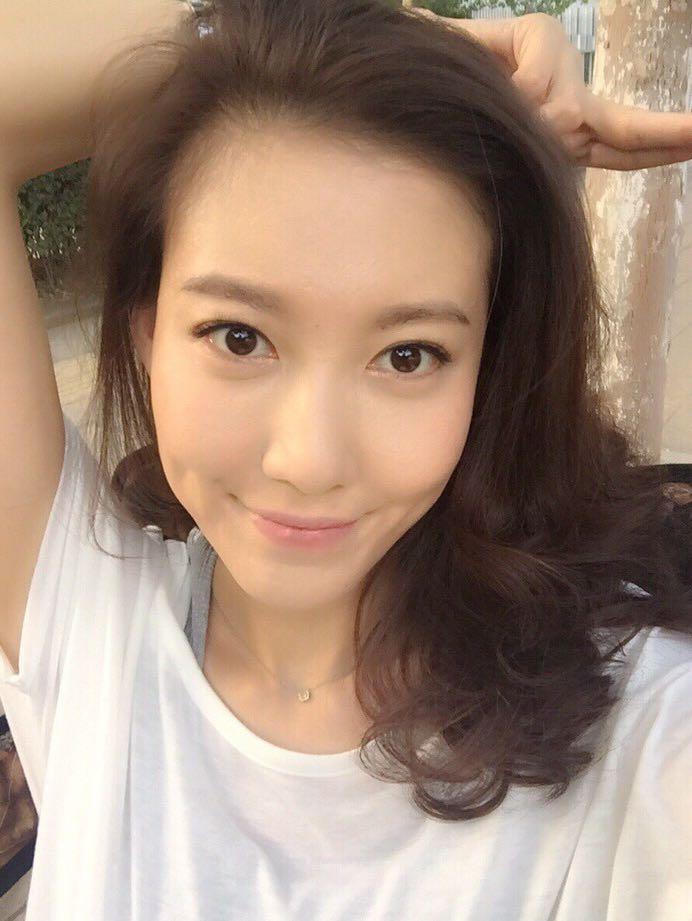 脸大且喉结鲜明的路线应该走的女生?五官图片女生的图片