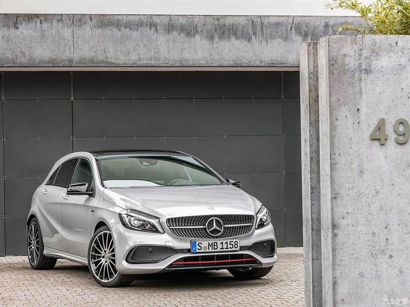 23大学毕业想买一台三十万以内的车,比较喜欢