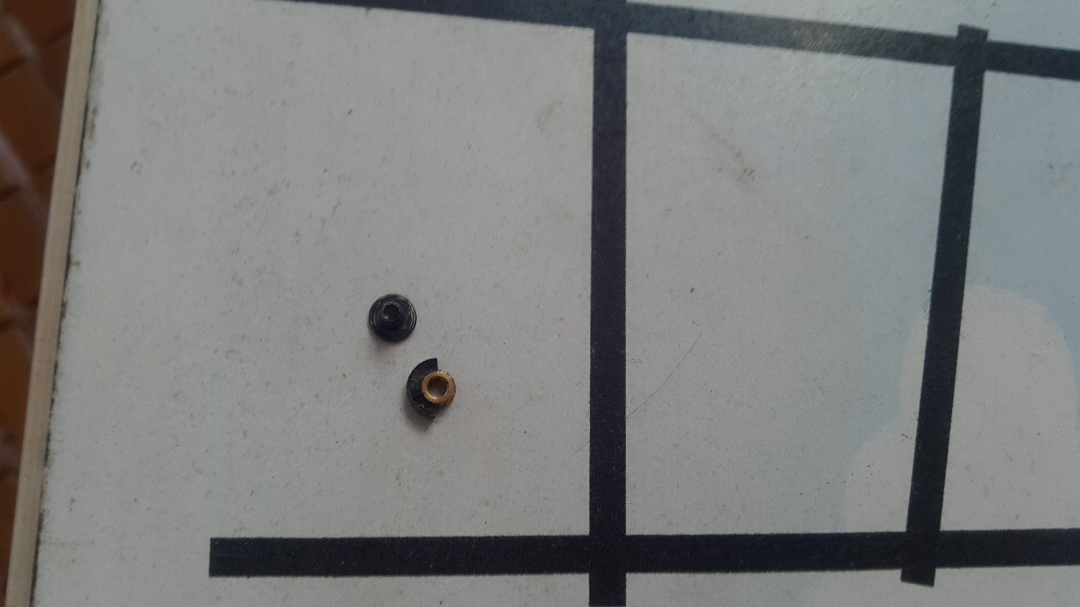 拆机y400掉了两个零件 不知道是哪里的求助?