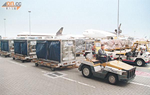 登机阶段: 行李被贴好标签(条码或者rfid),在机场的出发区物流系统内