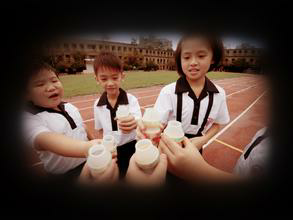 五月天干杯MV 女主角是谁