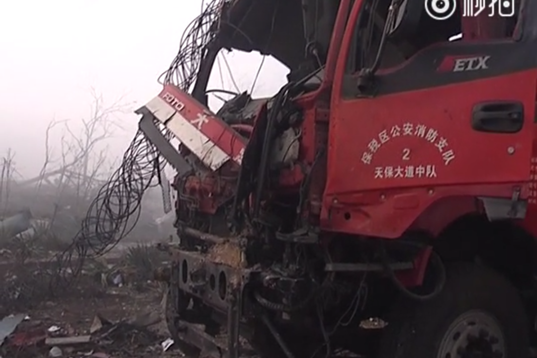 如何看待塘沽爆炸消防员未被告知不能用水? -