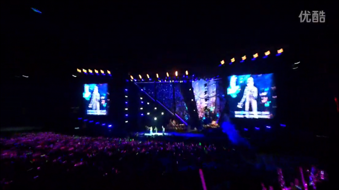 有哪些特别感人震撼的万人合唱音乐现场? - 知