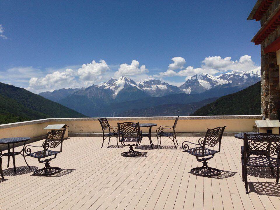 松赞梅里酒店 躺在床上看梅里雪山   显示全部