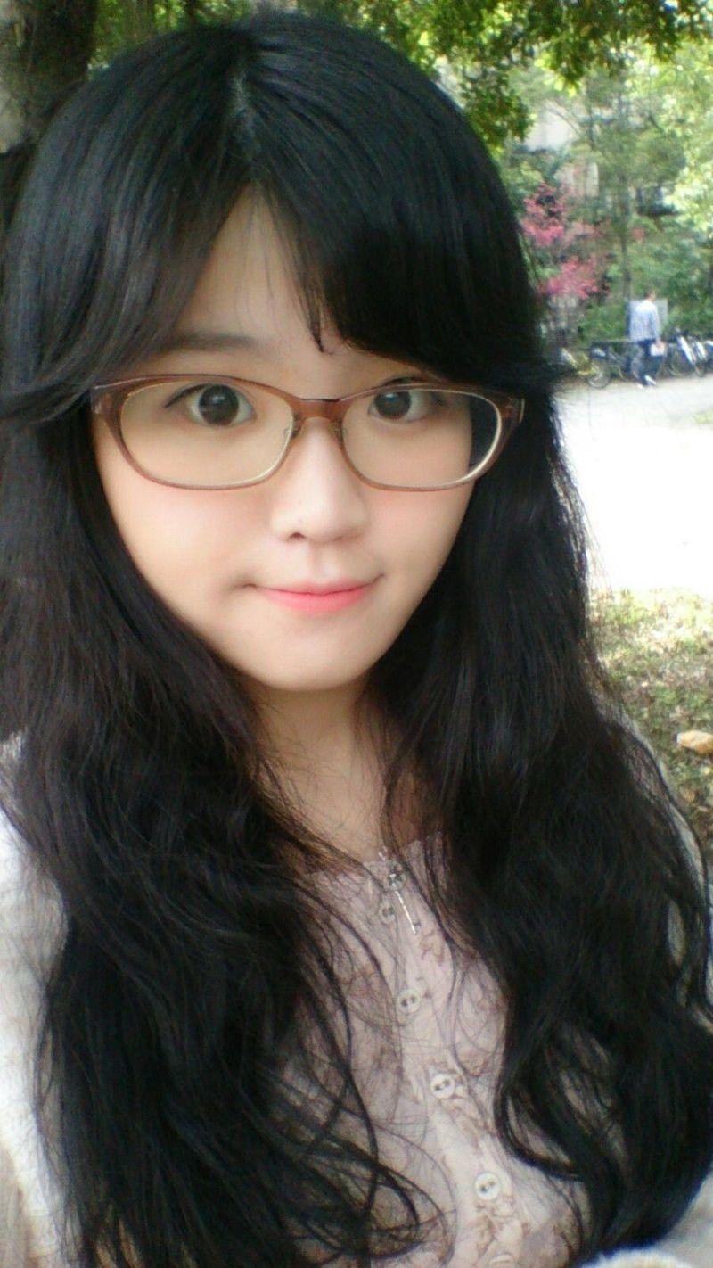 戴眼镜的姑娘有哪些实用的扮靓法则? - 匿名用