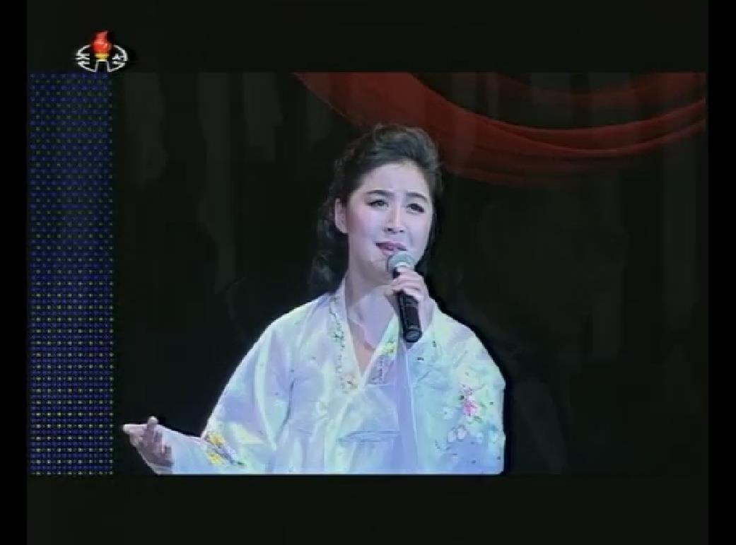 乐团歌手,人民演员张英玉,人民演员徐银香以及功勋演员文明三回归舞台