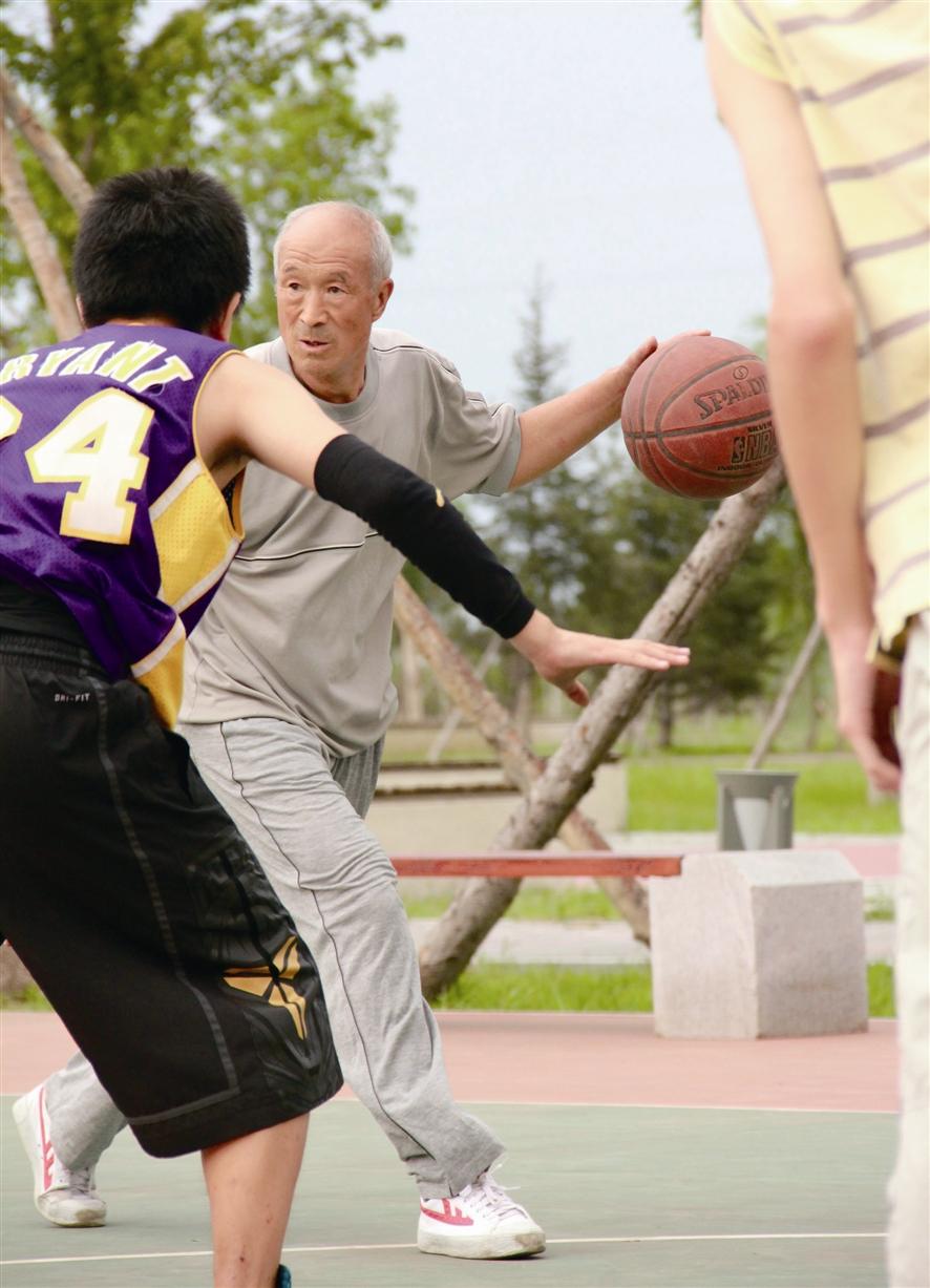 说说打篮球时你见过的的最让你惊讶的人? - 对