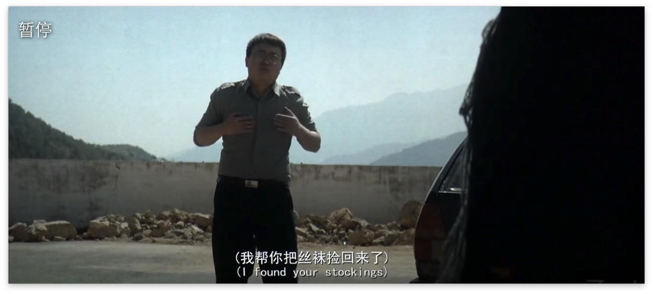 每一张图我都会解释 (女)握拳伸出小拇指,放在下巴,然后食指和大拇指