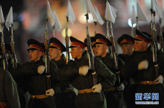 俄罗斯红场大阅兵 彩排 照片中发现俄罗斯士兵枪