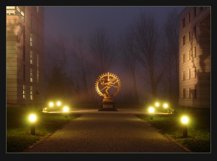 欧洲核子研究组织(cern)主广场为什么要立湿婆神像?