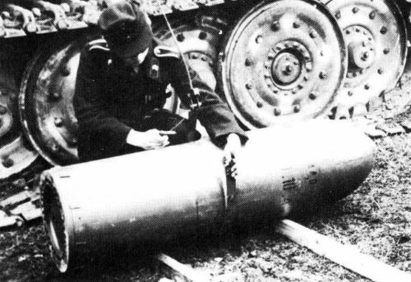 尽管有"突击虎"只用一发炮弹就带走三辆m4"谢尔曼"的记录(19