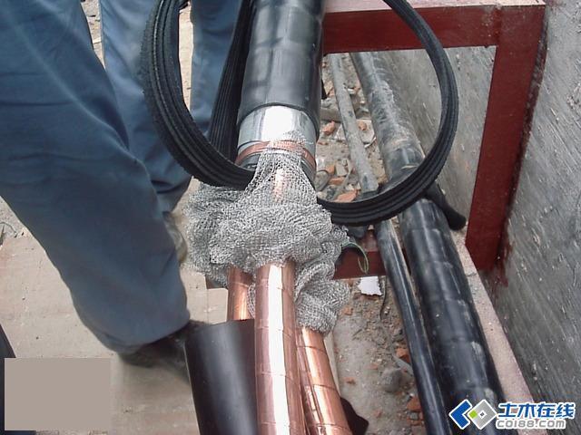 城市的地下输电线缆接头处是怎么处理来防止漏