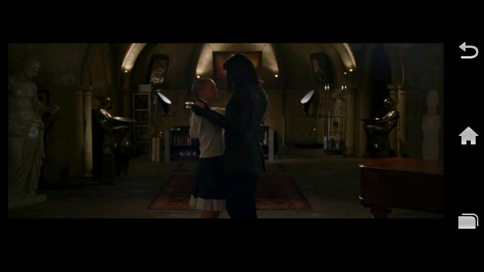 怎么看待《V字仇杀队》雨果维文演的v这一角