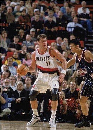 NBA历史上,有哪位或哪些球员并不是因为伤病