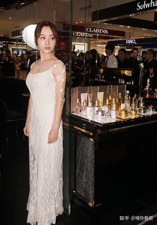 杨蓉的脸和身材有点不符看脸感觉好嫩但身材却很撩人