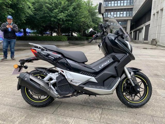 力帆发布150水冷拉力踏板和v双缸250cc巡航v16s