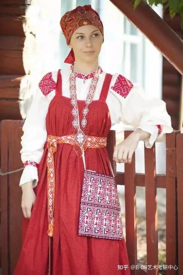 快来看看俄罗斯民族的服装与服饰!