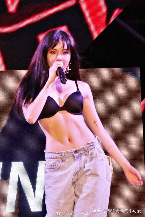 如何评价金泫雅演唱会脱衣?