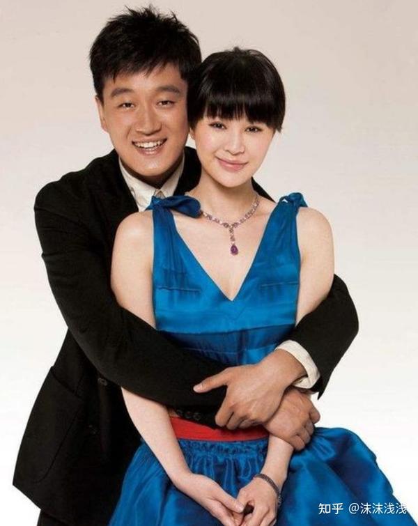 佟大为一家五口全家福,小儿子帅气出镜,明显重男轻女?
