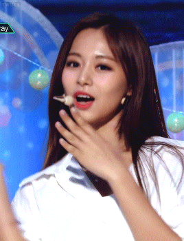 twice的子瑜是不是不太会做舞台表情?