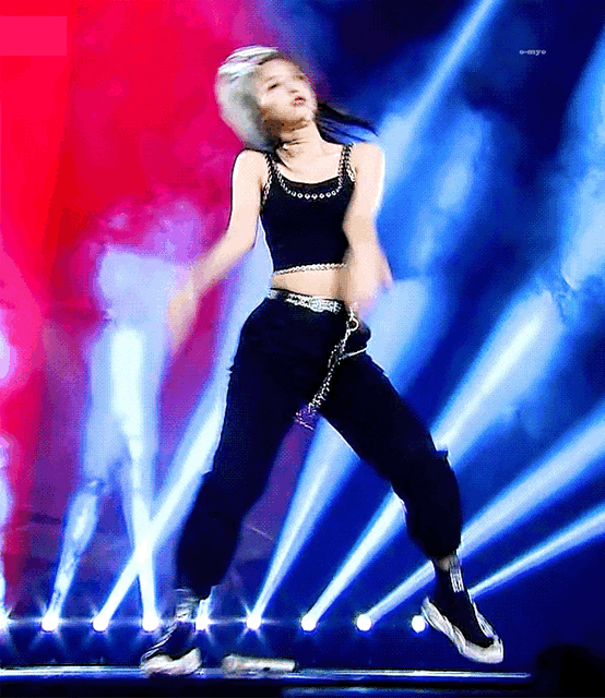 韩国女团成员有哪些惊为天人的瞬间?