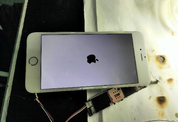 iphone6sp,iphone6plus 进水iphone6sp阴阳屏,触摸失灵,后置打不开多重问题,还能修复吗?