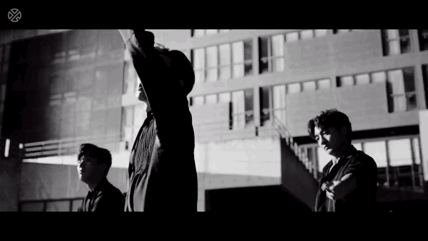 比如像我这种的,看到性感迷人的老张,上了老张的心都有～分分钟根本