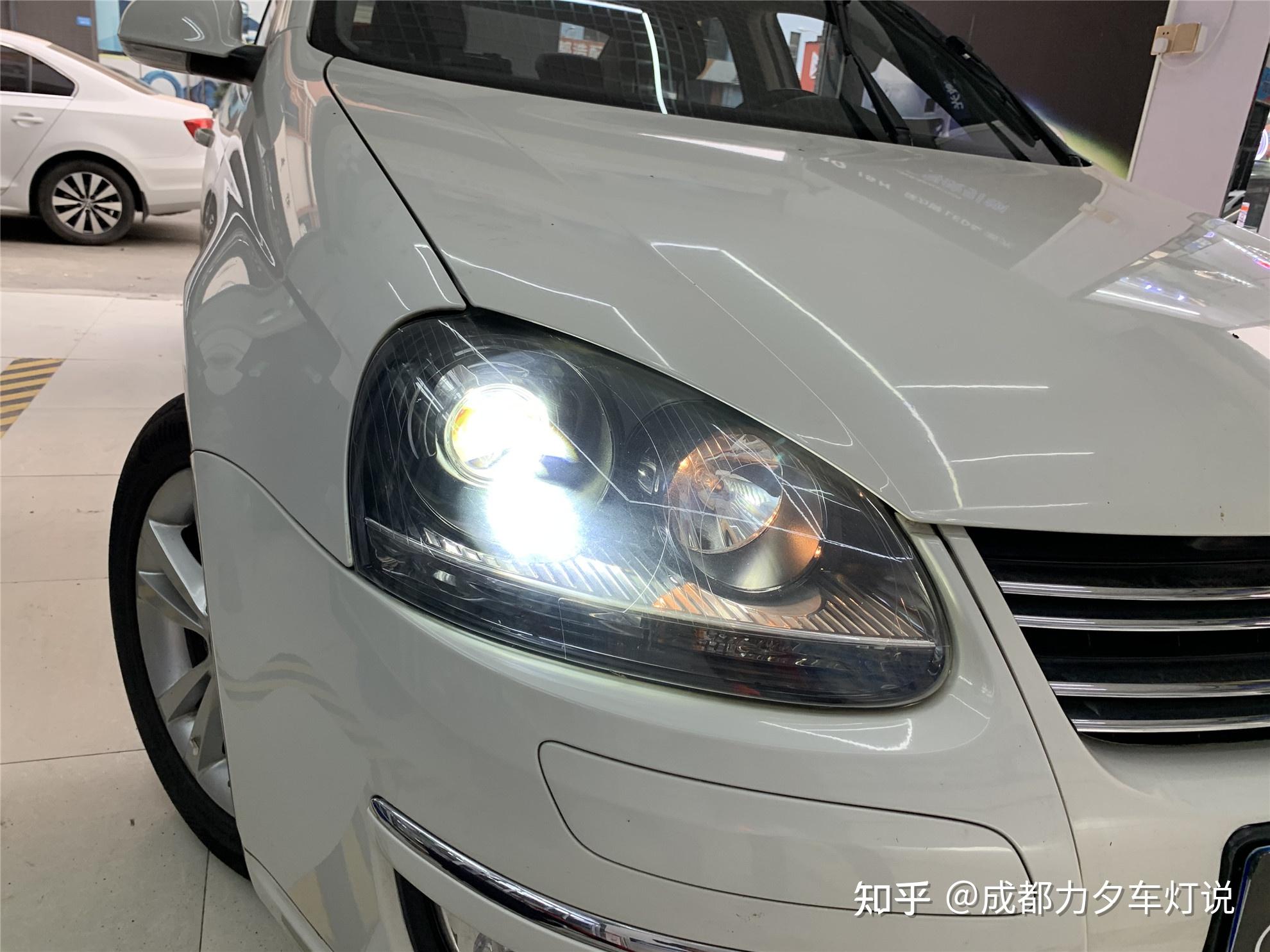成都力夕车灯改装店为大家带来速腾 的汽车大灯改装升级案例,可以升级